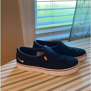 Nike’s slip on women’s court royale ac .excellent condition . Worn 3 times
